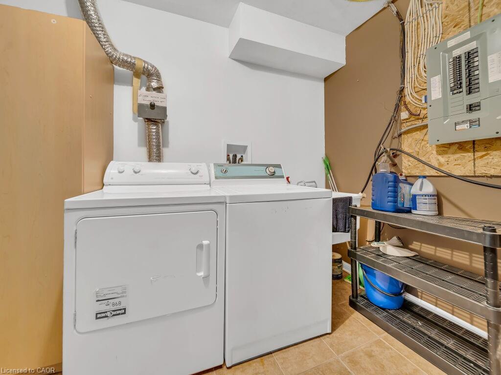 1-700 Neighbourhood Circle, Mississauga, ON - Indoor Photo Showing Laundry Room