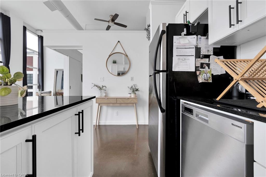 519-404 King Street W, Kitchener, ON - Indoor Photo Showing Kitchen