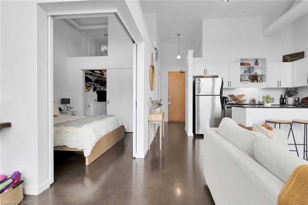 519-404 King Street W, Kitchener, ON - Indoor