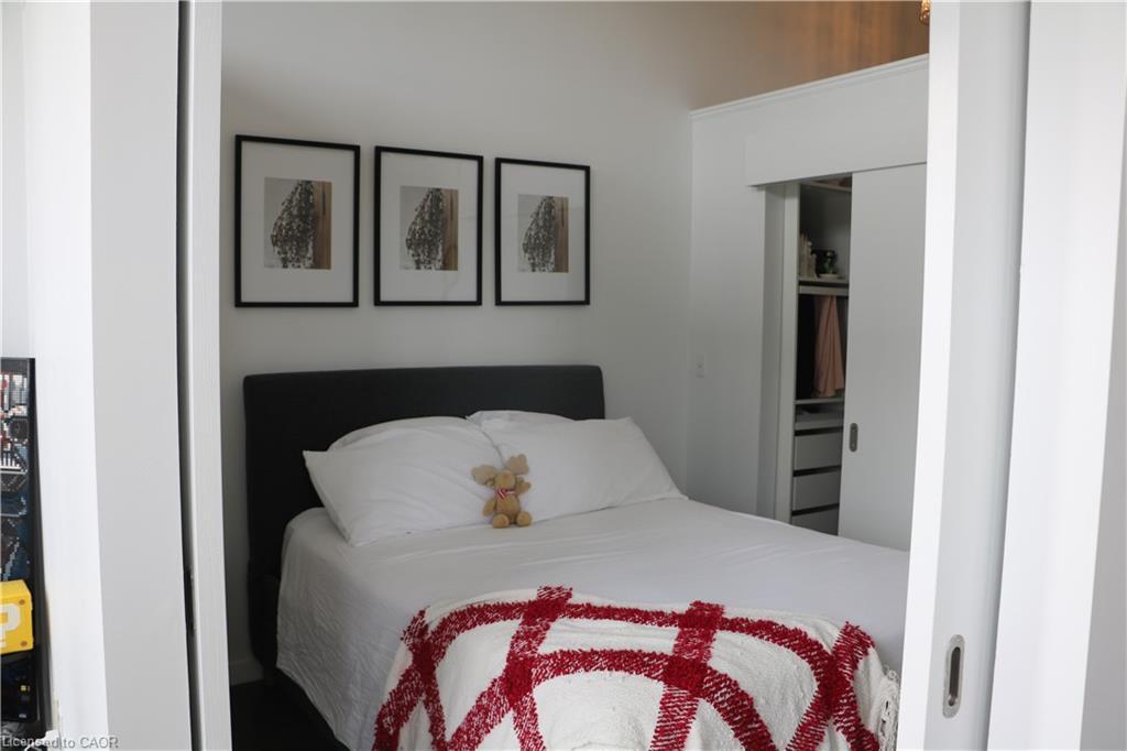 519-404 King Street W, Kitchener, ON - Indoor Photo Showing Bedroom