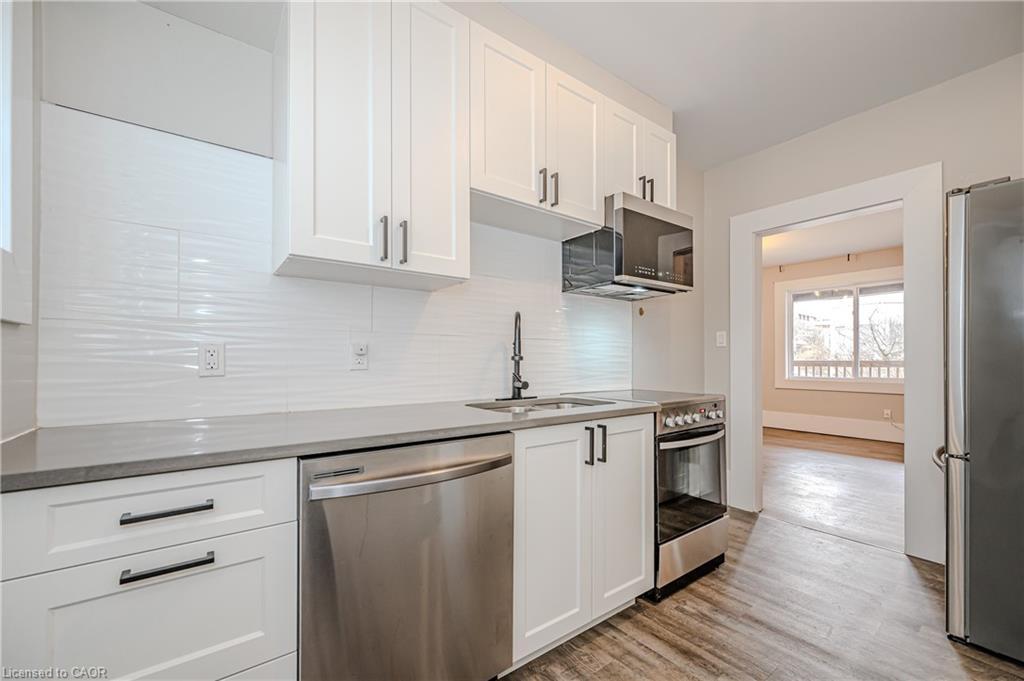 41 Albert Street, Hamilton, ON - Indoor Photo Showing Kitchen With Stainless Steel Kitchen With Upgraded Kitchen