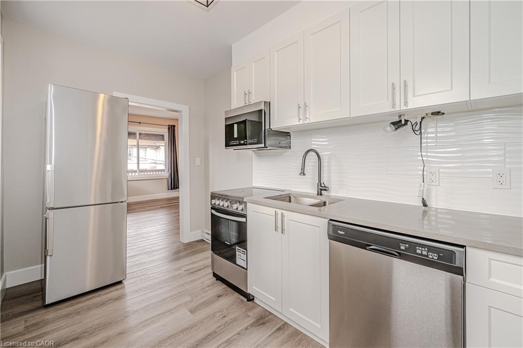 41 Albert Street, Hamilton, ON - Indoor Photo Showing Kitchen With Stainless Steel Kitchen With Upgraded Kitchen