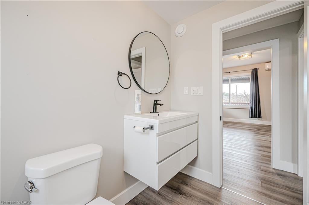 41 Albert Street, Hamilton, ON - Indoor Photo Showing Bathroom