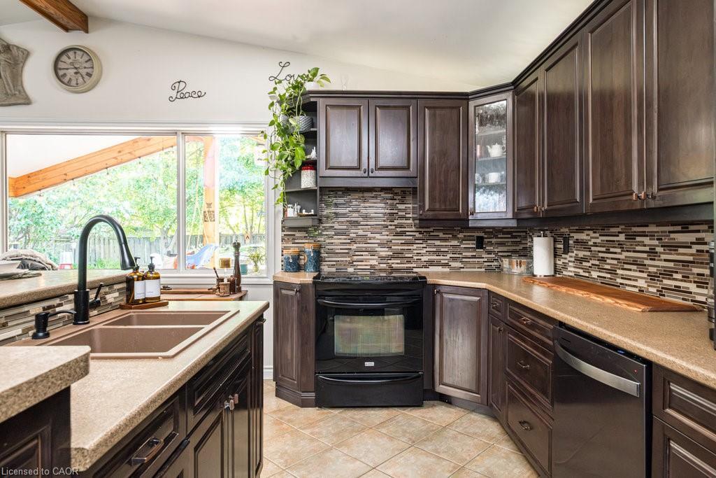 87 East 9Th Street, Hamilton, ON - Indoor Photo Showing Kitchen With Double Sink