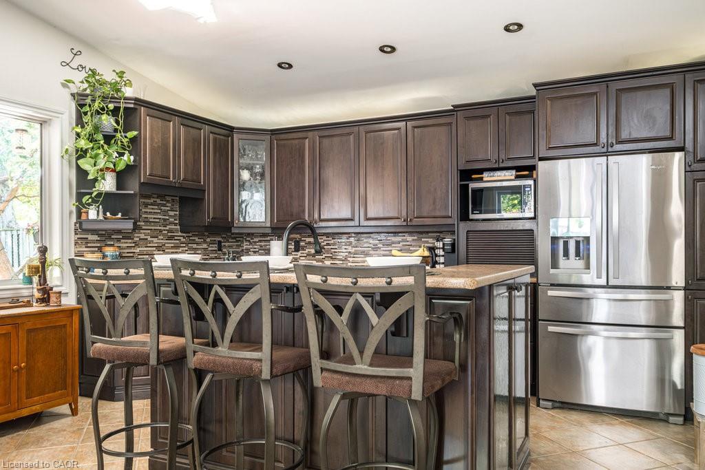 87 East 9Th Street, Hamilton, ON - Indoor Photo Showing Kitchen With Upgraded Kitchen