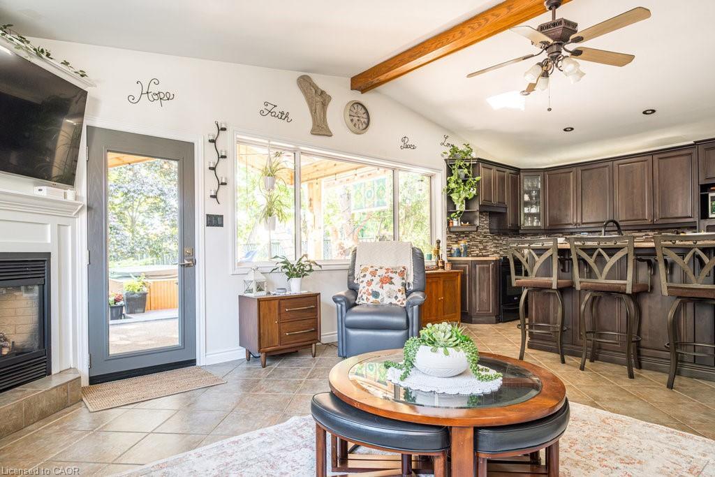 87 East 9Th Street, Hamilton, ON - Indoor Photo Showing Living Room With Fireplace