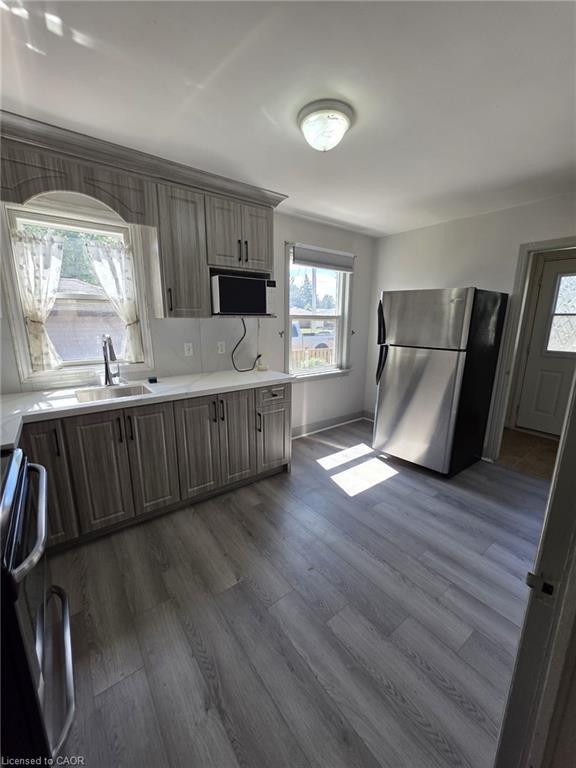 1673 Fairview Road, Cambridge, ON - Indoor Photo Showing Kitchen