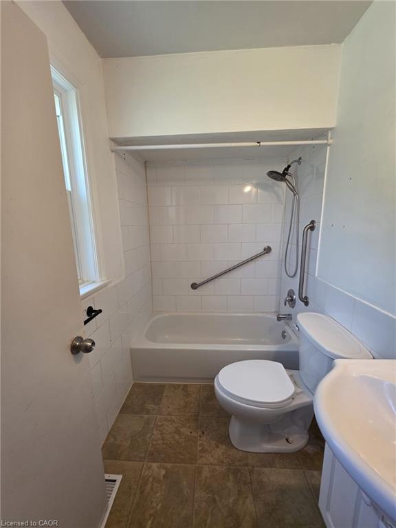 1673 Fairview Road, Cambridge, ON - Indoor Photo Showing Bathroom