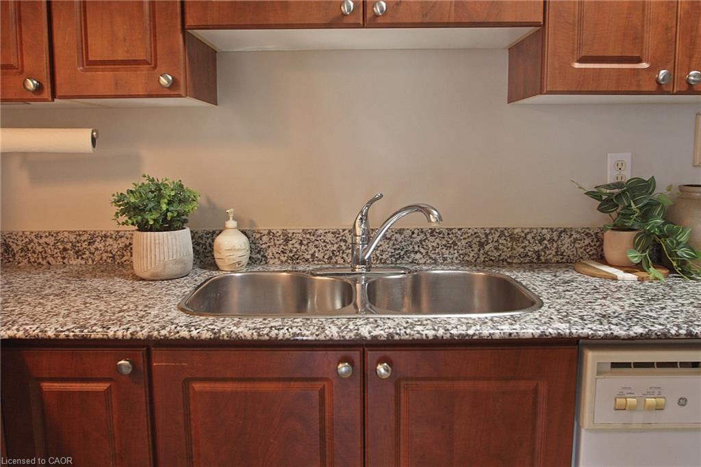 309-135 James Street S, Hamilton, ON - Indoor Photo Showing Kitchen
