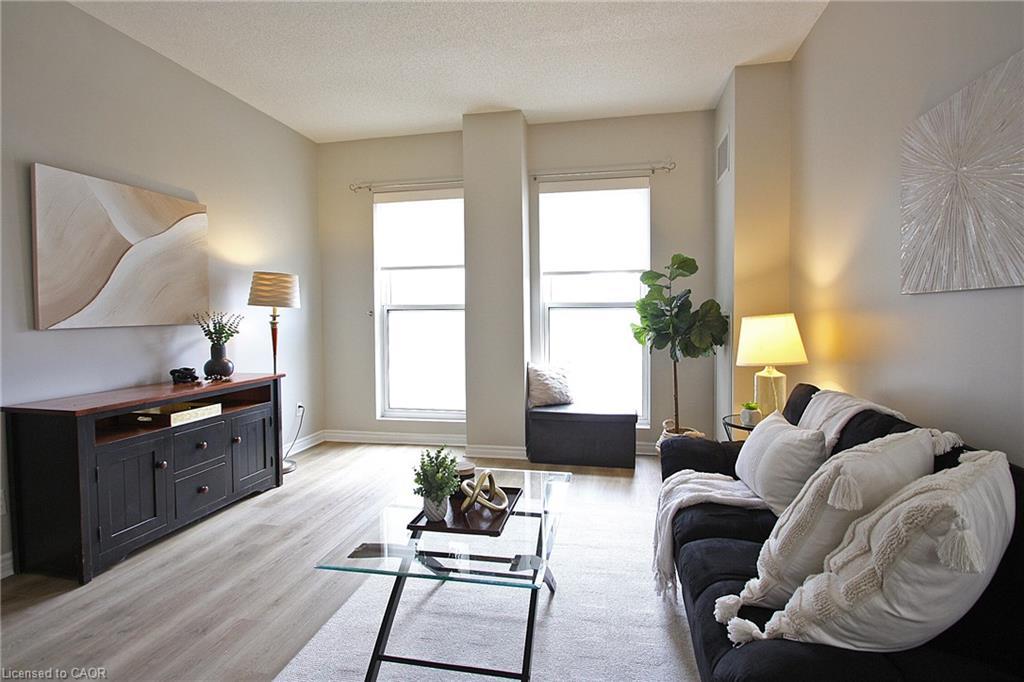 309-135 James Street S, Hamilton, ON - Indoor Photo Showing Living Room
