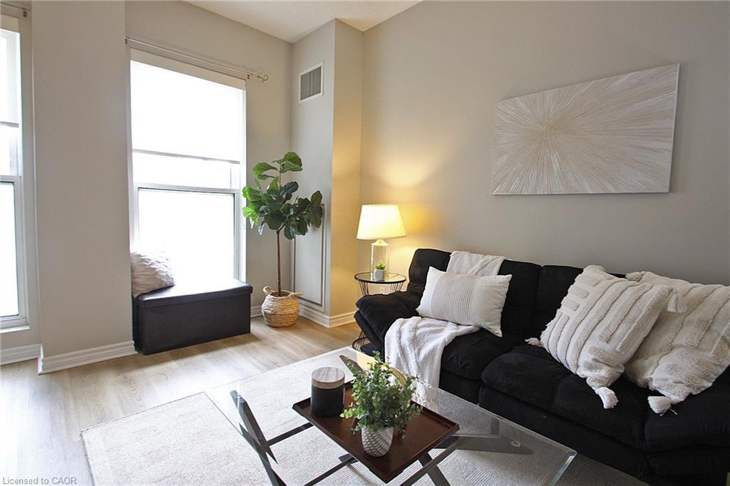 309-135 James Street S, Hamilton, ON - Indoor Photo Showing Living Room