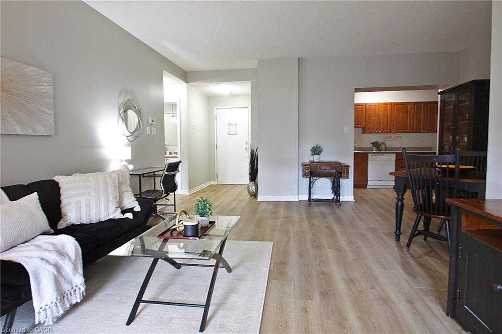 309-135 James Street S, Hamilton, ON - Indoor Photo Showing Living Room