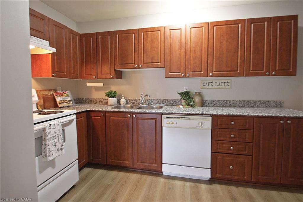 309-135 James Street S, Hamilton, ON - Indoor Photo Showing Kitchen