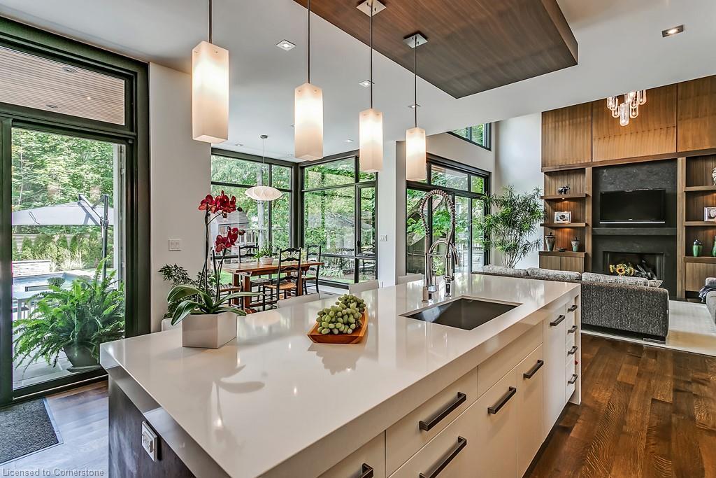 363 Morrison Road, Oakville, ON - Indoor Photo Showing Kitchen With Upgraded Kitchen