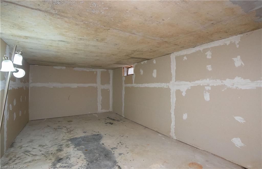 185 Lavina Crescent, Hamilton, ON - Indoor Photo Showing Garage