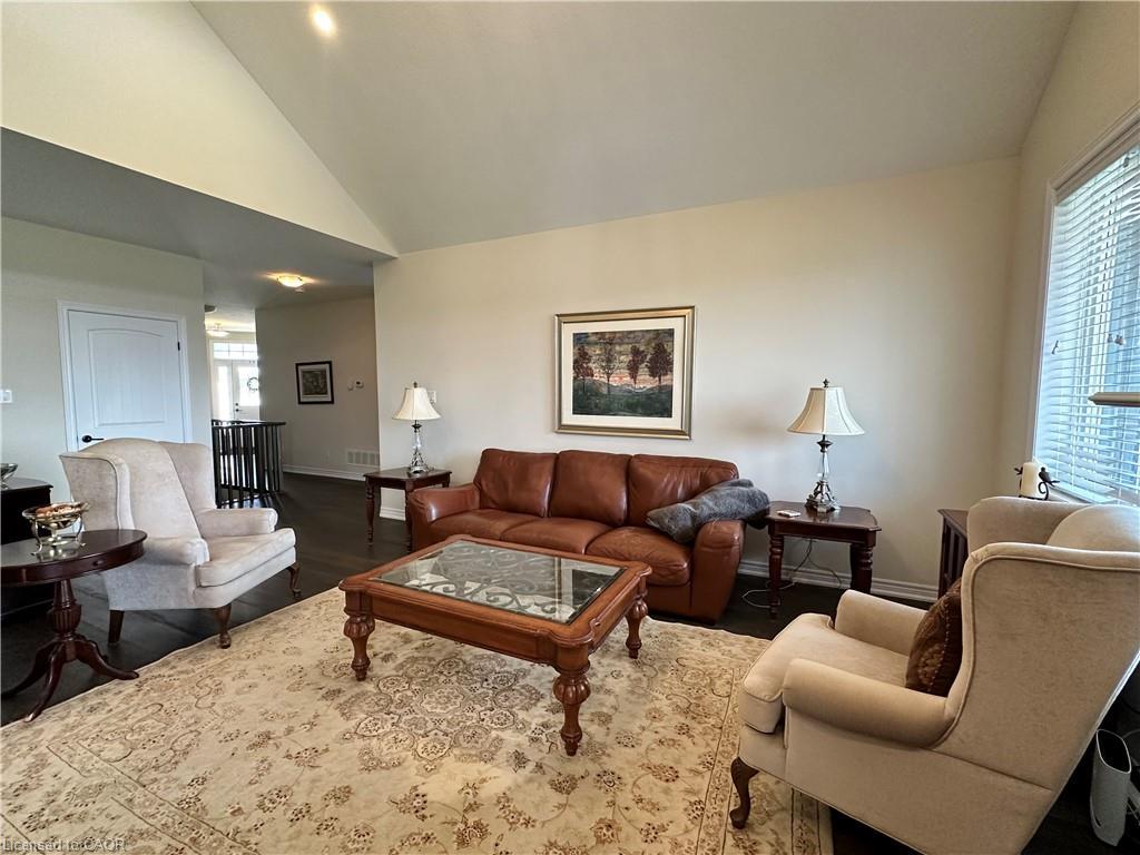 198 Schooner Drive, Port Dover, ON - Indoor Photo Showing Living Room