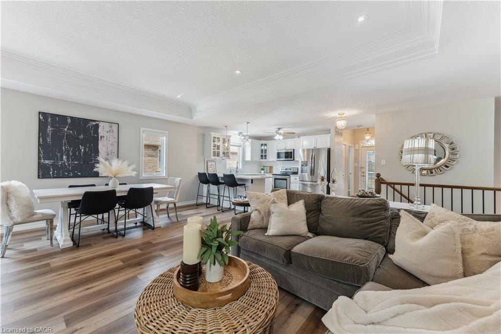 38 Stafford Street, Elora, ON - Indoor Photo Showing Living Room