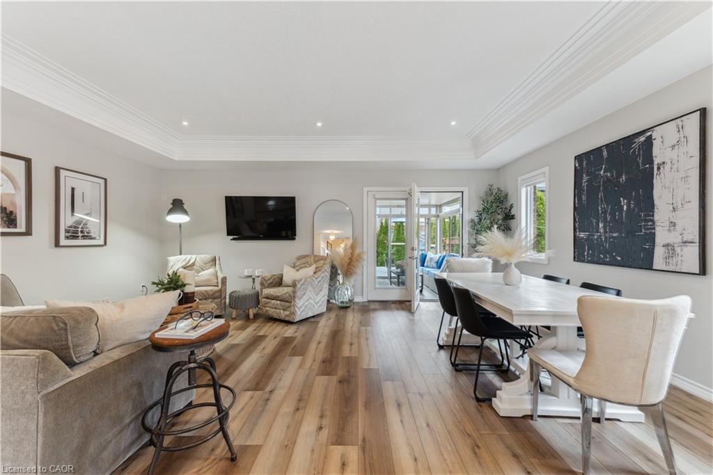 38 Stafford Street, Elora, ON - Indoor Photo Showing Living Room
