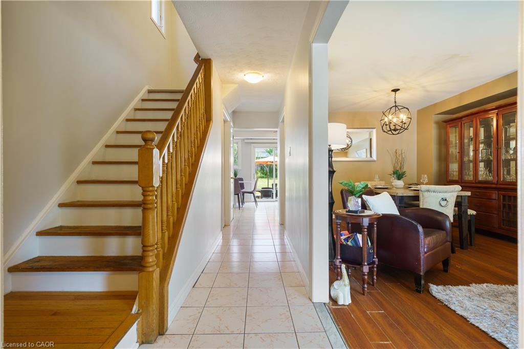 10 Glen Eden Court, Hamilton, ON - Indoor Photo Showing Other Room