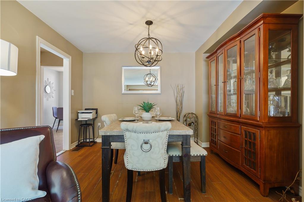 10 Glen Eden Court, Hamilton, ON - Indoor Photo Showing Dining Room