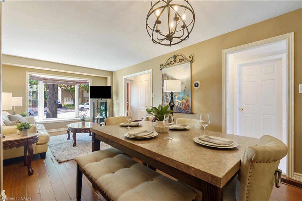 10 Glen Eden Court, Hamilton, ON - Indoor Photo Showing Dining Room