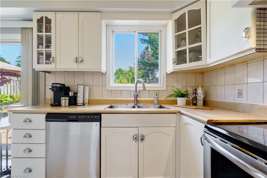 10 Glen Eden Court, Hamilton, ON - Indoor Photo Showing Kitchen With Double Sink