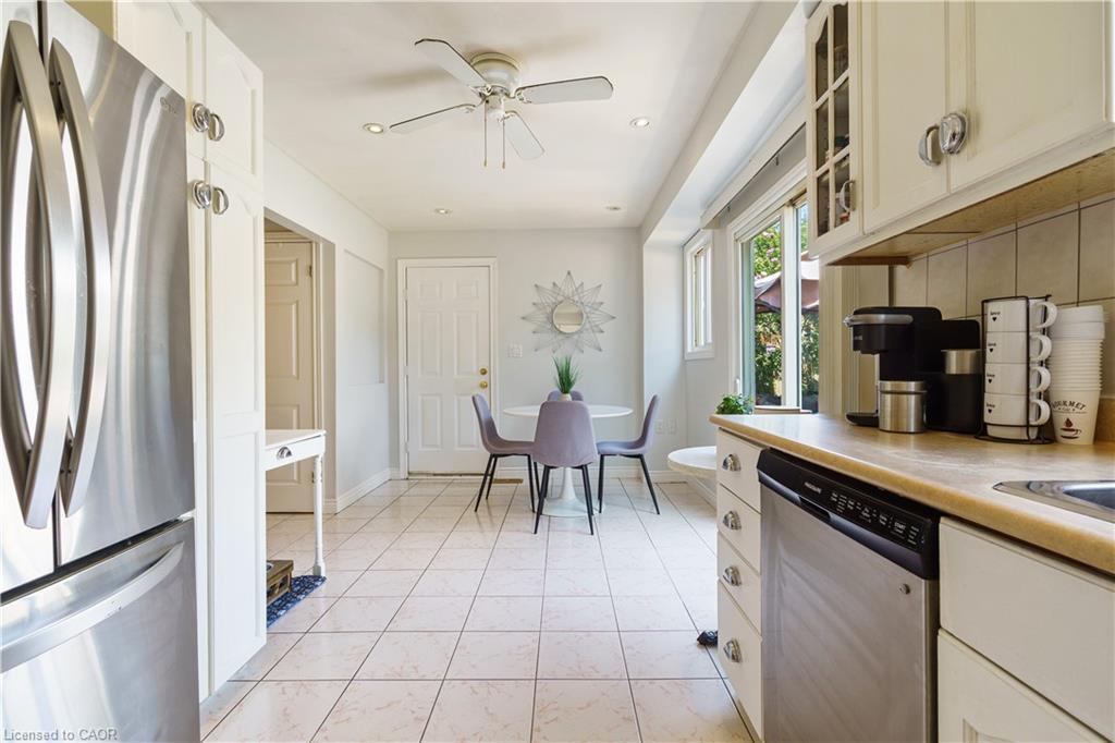 10 Glen Eden Court, Hamilton, ON - Indoor Photo Showing Kitchen