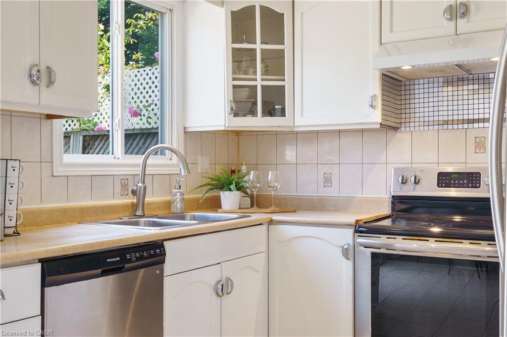 10 Glen Eden Court, Hamilton, ON - Indoor Photo Showing Kitchen With Double Sink