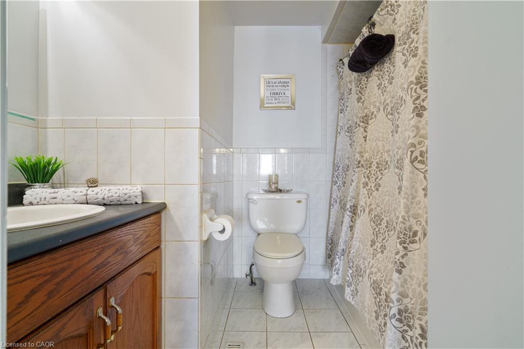 10 Glen Eden Court, Hamilton, ON - Indoor Photo Showing Bathroom