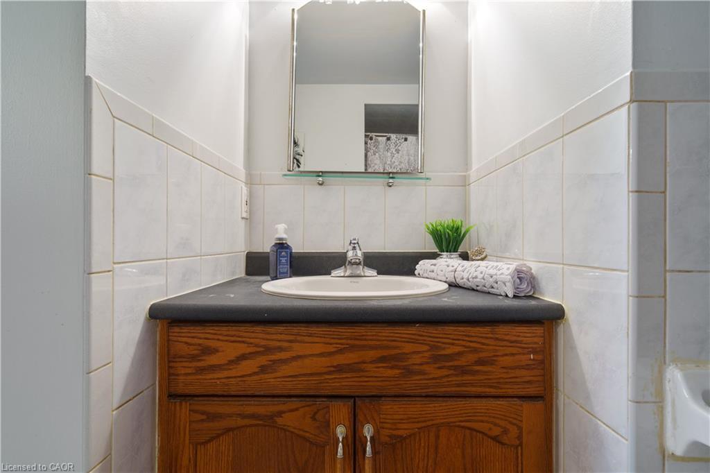 10 Glen Eden Court, Hamilton, ON - Indoor Photo Showing Bathroom