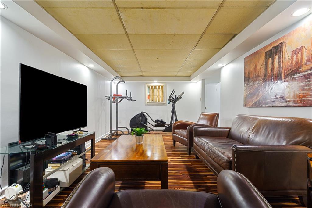 10 Glen Eden Court, Hamilton, ON - Indoor