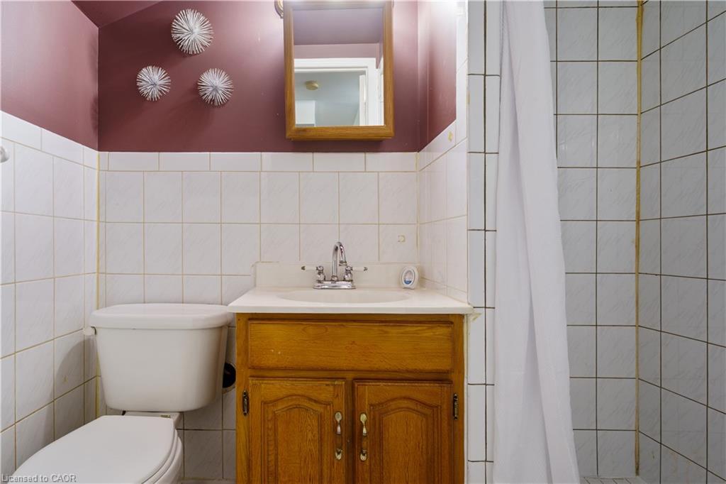 10 Glen Eden Court, Hamilton, ON - Indoor Photo Showing Bathroom