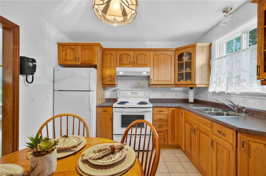 961 Danforth Avenue, Burlington, ON - Indoor Photo Showing Kitchen With Double Sink