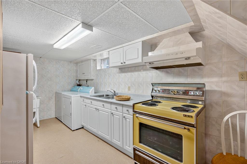 961 Danforth Avenue, Burlington, ON - Indoor Photo Showing Kitchen With Double Sink