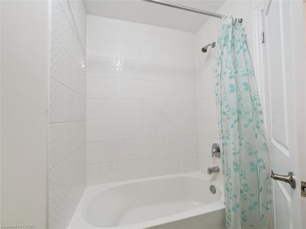 6 Bannister Road, Barrie, ON - Indoor Photo Showing Bathroom
