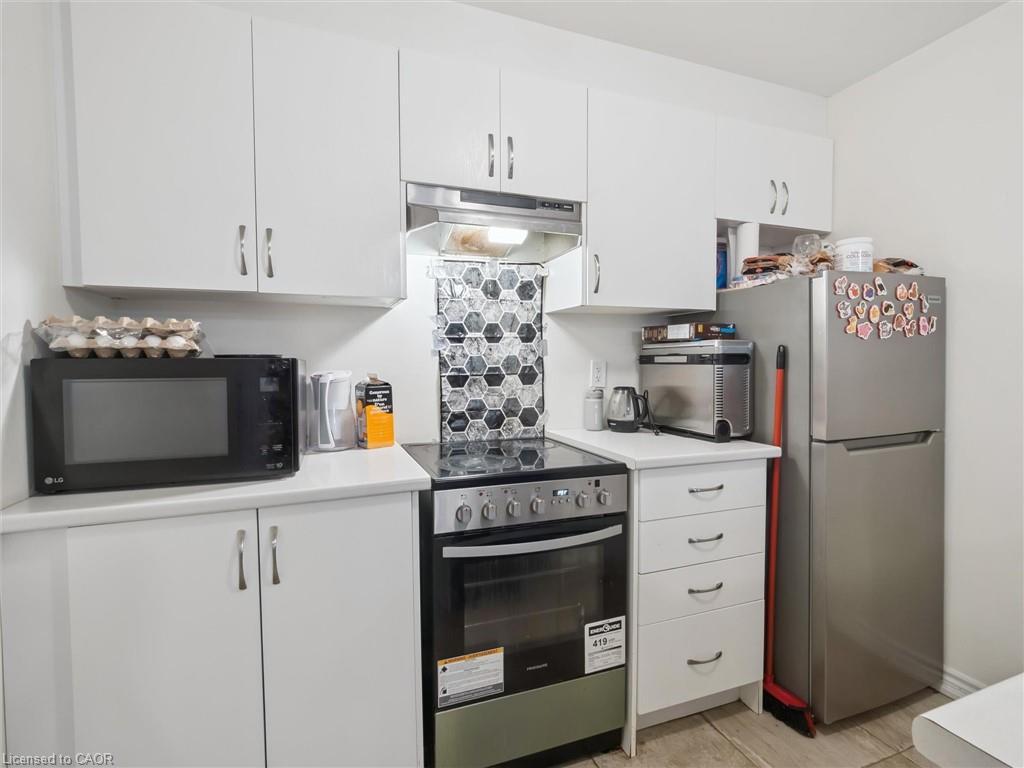 6 Bannister Road, Barrie, ON - Indoor Photo Showing Kitchen