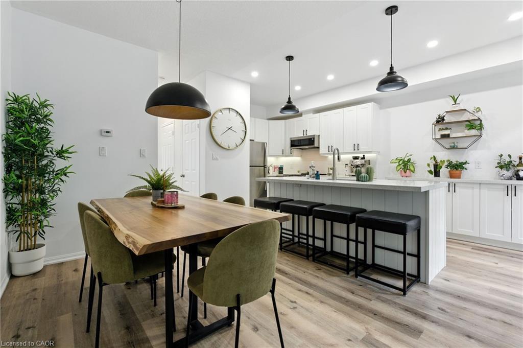 61-21 Diana Avenue, Brantford, ON - Indoor Photo Showing Dining Room