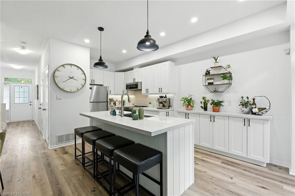 61-21 Diana Avenue, Brantford, ON - Indoor Photo Showing Kitchen With Upgraded Kitchen