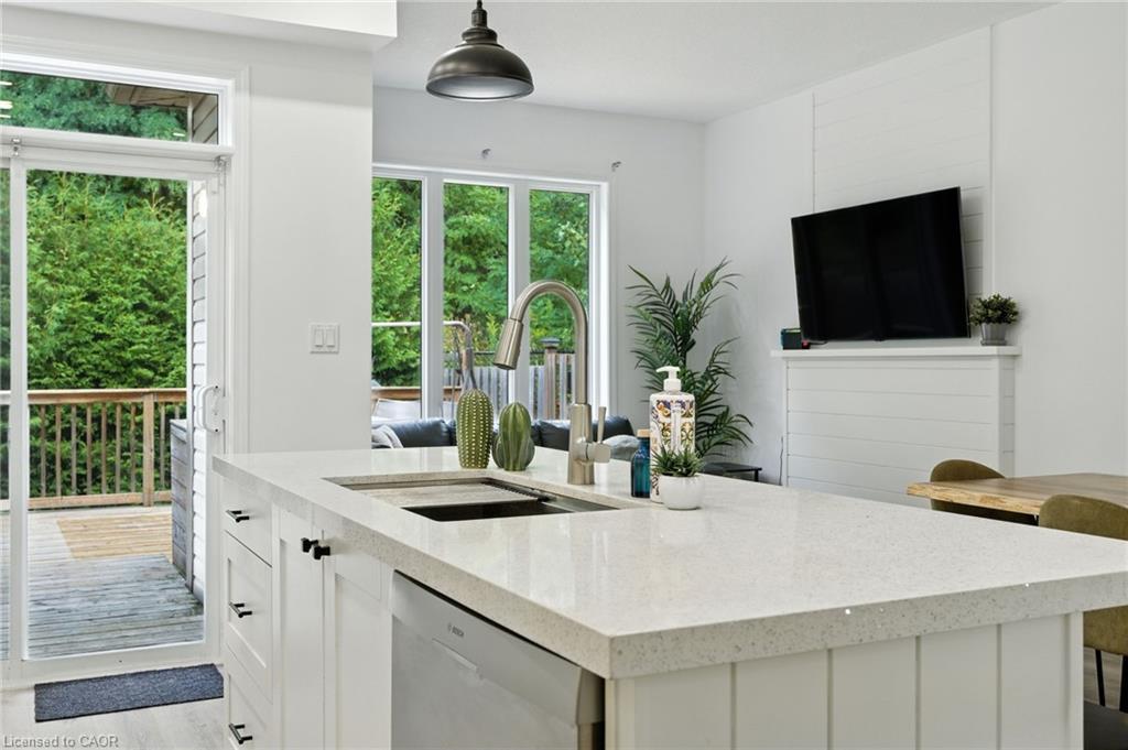 61-21 Diana Avenue, Brantford, ON - Indoor Photo Showing Kitchen With Double Sink
