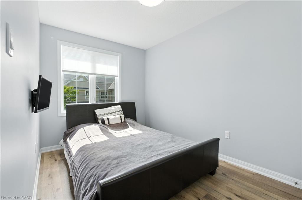 61-21 Diana Avenue, Brantford, ON - Indoor Photo Showing Bedroom
