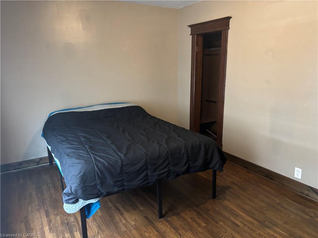 463 East Main Street, Welland, ON - Indoor Photo Showing Bedroom