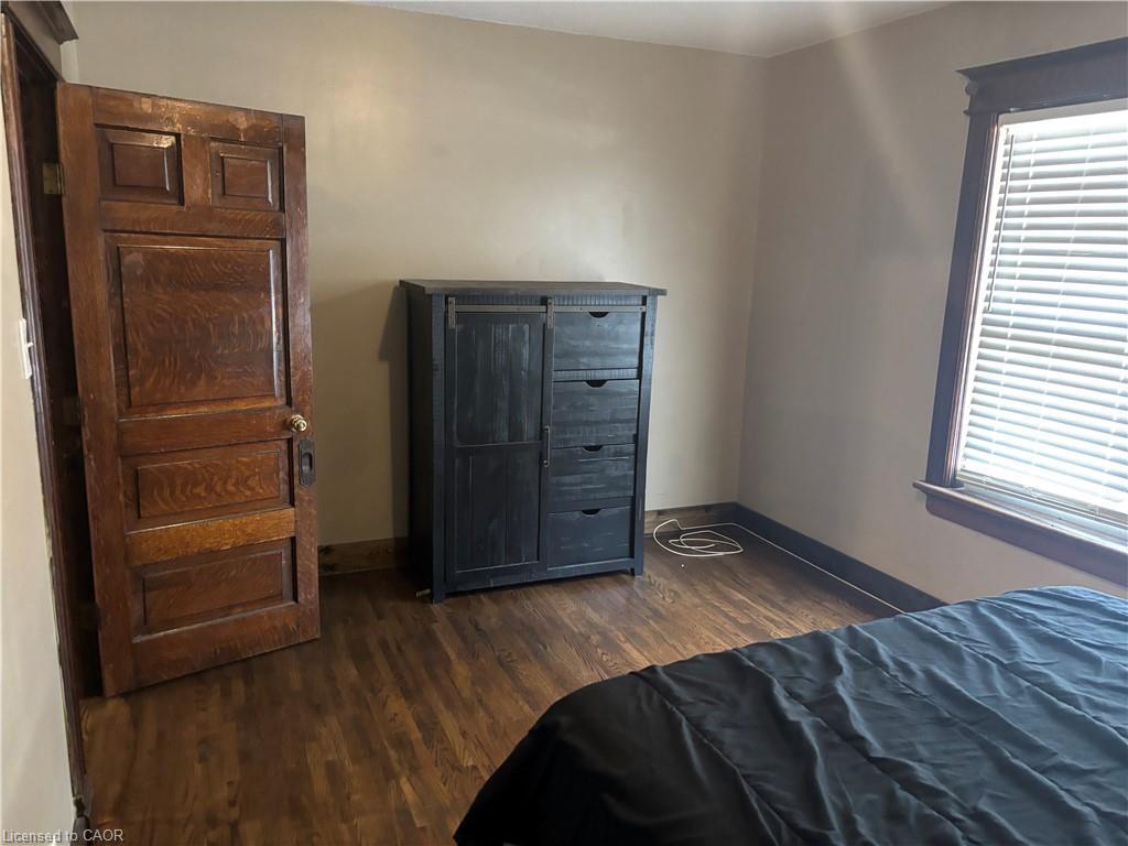 463 East Main Street, Welland, ON - Indoor Photo Showing Bedroom