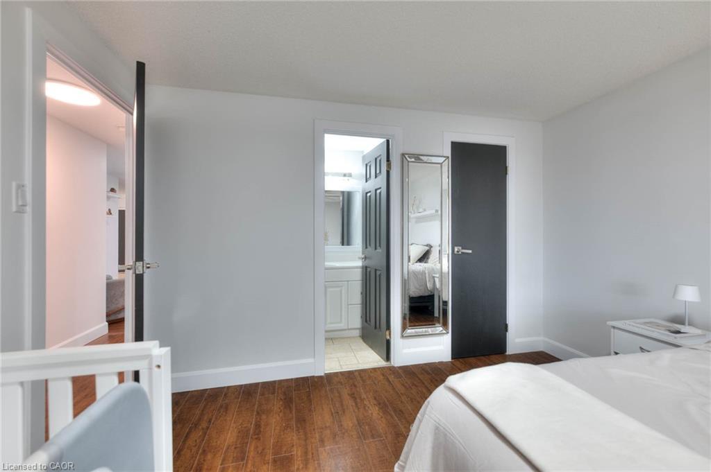 103-35 Green Valley Drive, Kitchener, ON - Indoor Photo Showing Bedroom