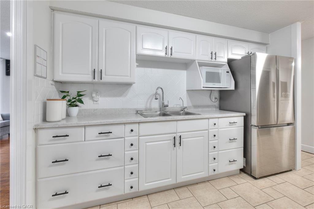 103-35 Green Valley Drive, Kitchener, ON - Indoor Photo Showing Kitchen With Double Sink