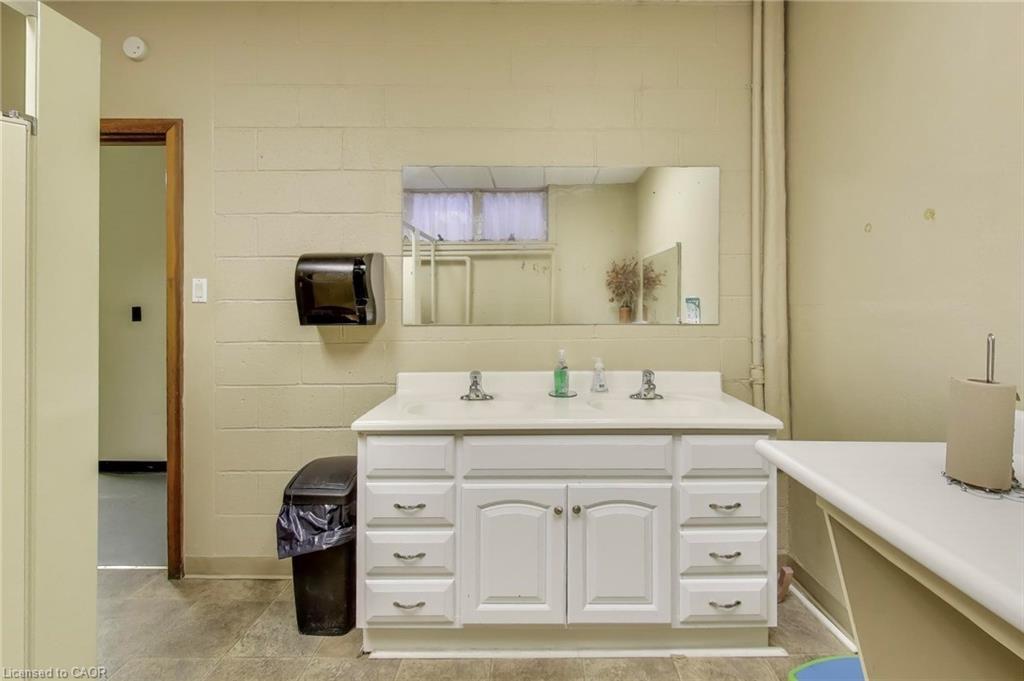 1974 King Street E, Hamilton, ON