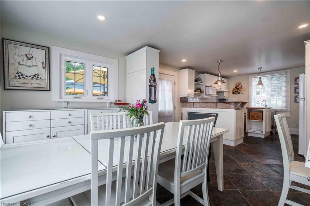 99 Argyle Street N, Caledonia, ON - Indoor Photo Showing Dining Room