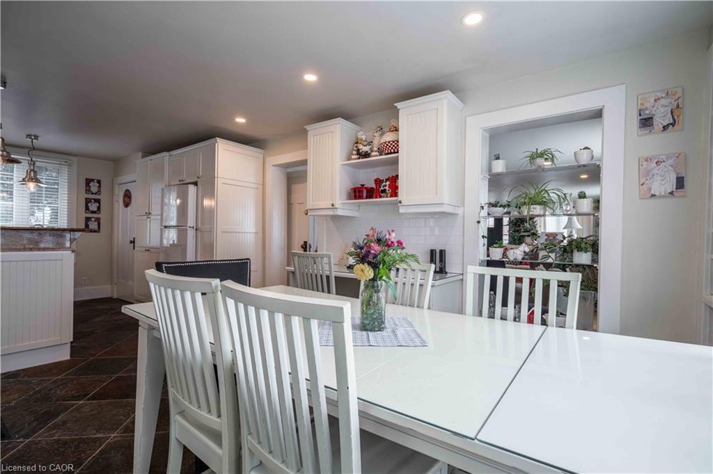 99 Argyle Street N, Caledonia, ON - Indoor Photo Showing Dining Room
