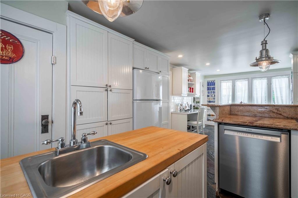 99 Argyle Street N, Caledonia, ON - Indoor Photo Showing Kitchen