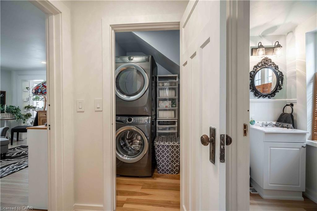 99 Argyle Street N, Caledonia, ON - Indoor Photo Showing Laundry Room