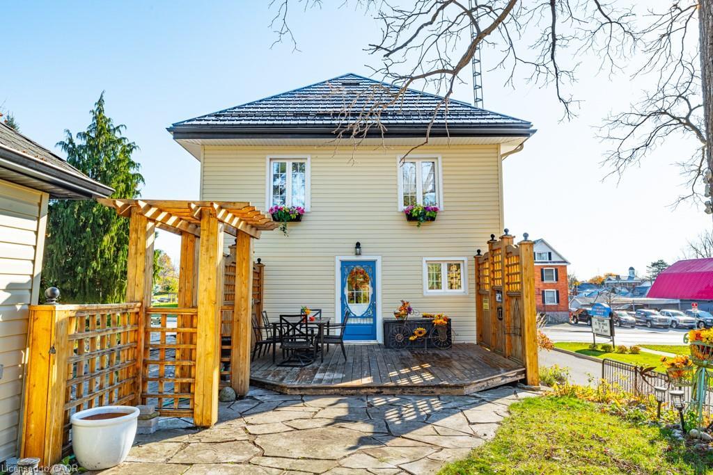 99 Argyle Street N, Caledonia, ON - Outdoor